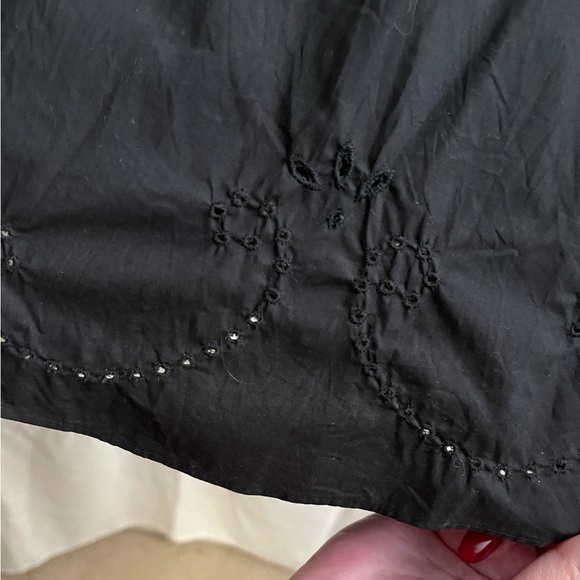 SOLD-NOT AVAILABLE 🔴 DKNYpure top with eyelets and embroidery. Fun buttons - Picture 4 of 6